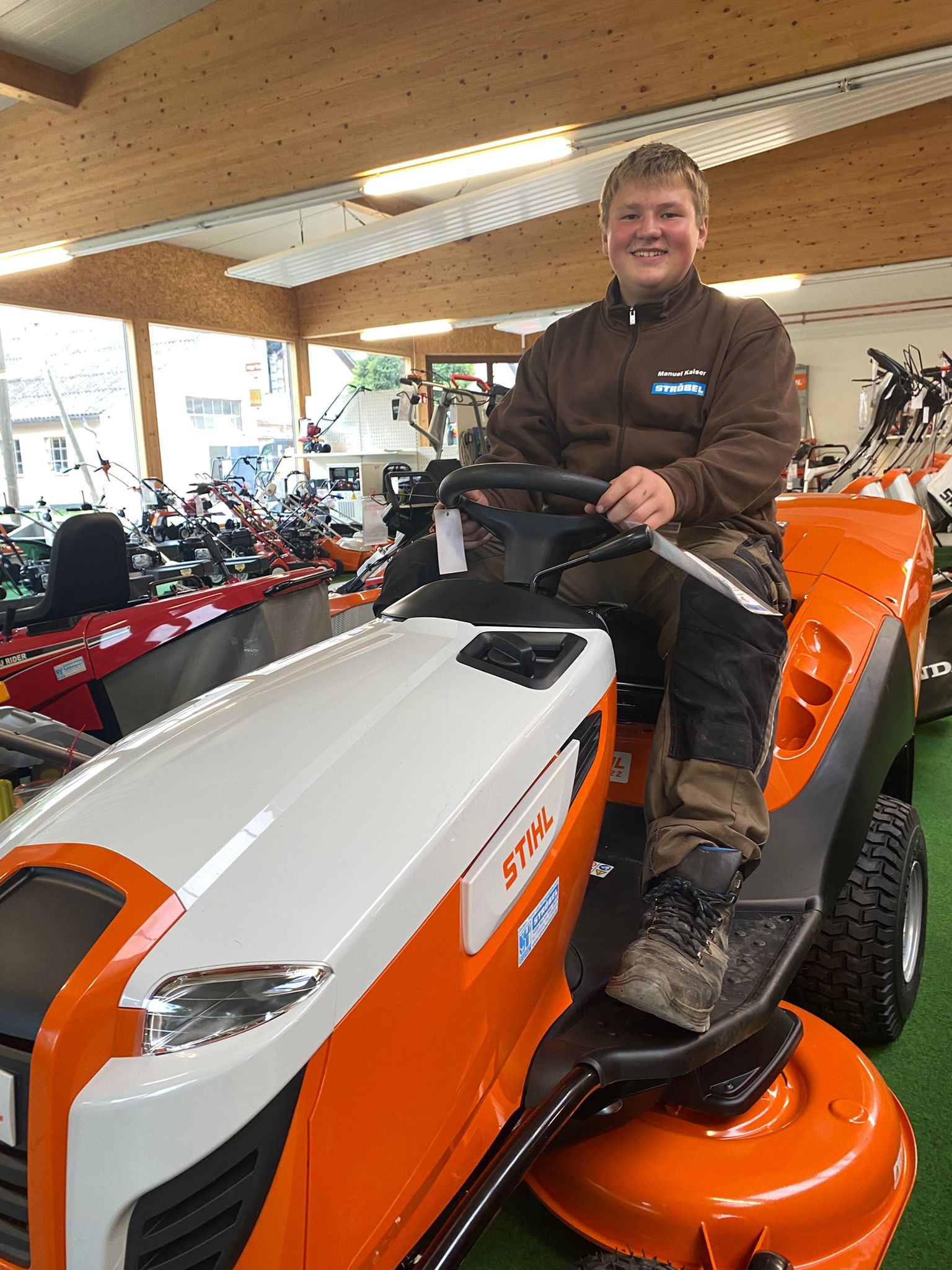 Manuel Kaiser, Auszubildender für Land- und Baumaschinenmechatronik bei Ströbel Buch, Fachrichtung Motorgeräte.