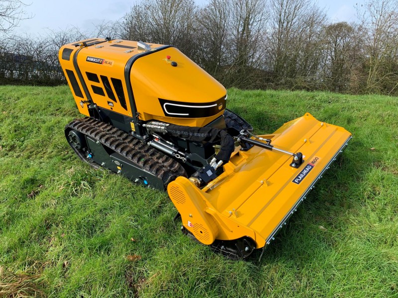 RoboCut RC 40 mit Grasmulchkopf