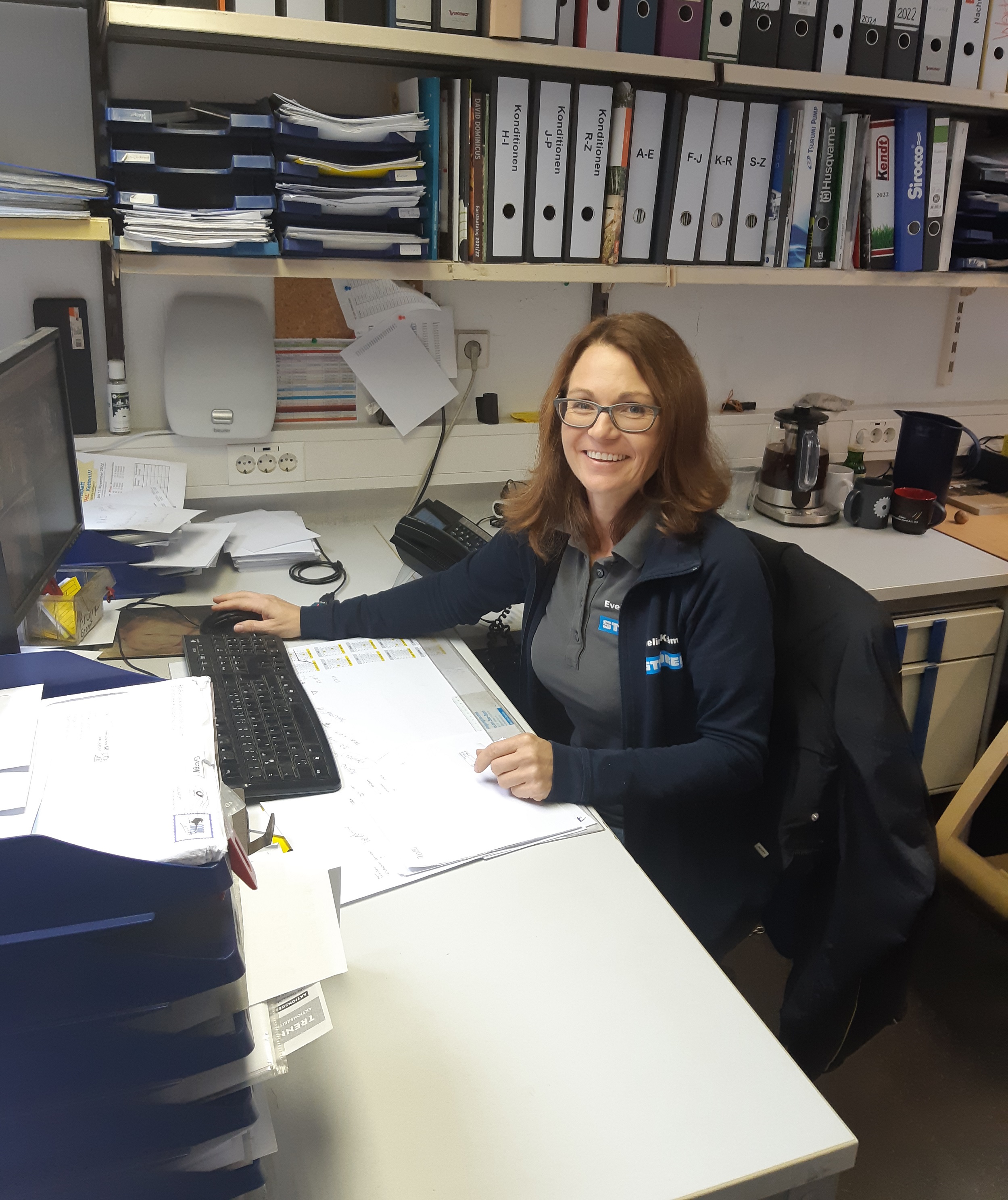 Eveline Krämer im Verkauf bei Krämer Motorgeräte