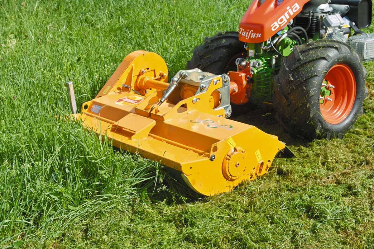 5900 Taifun mit Humus Safety Mulcher 125 cm