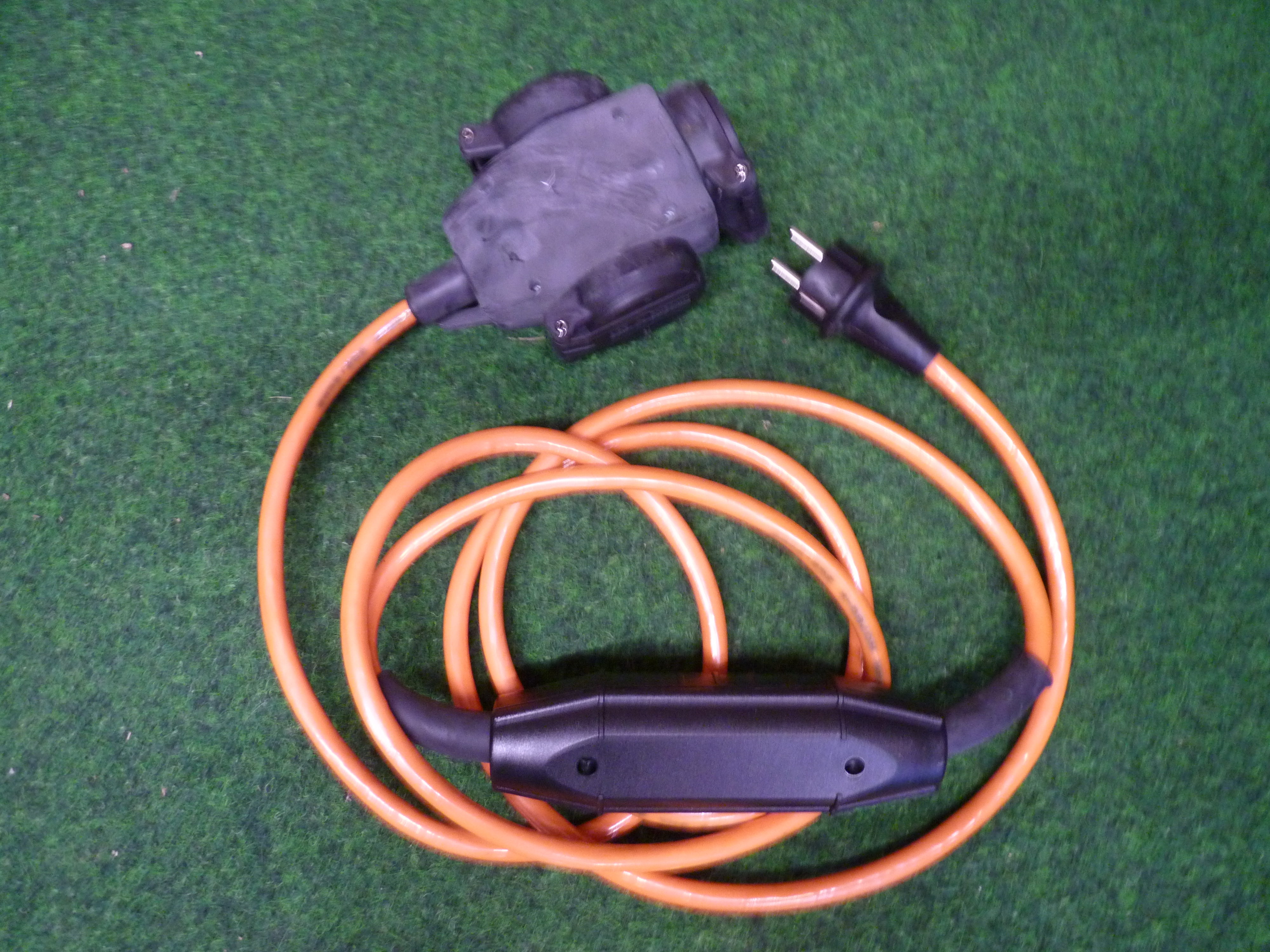 P1210547 Personenschutzschalter + Schuko Verlängerungs H07RN-F 3G2,5 Vollgummi 3m 3-fach-Kupplung,