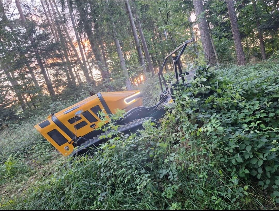 RoboCut RC 40 mit Gras- und Forstmulchkopf