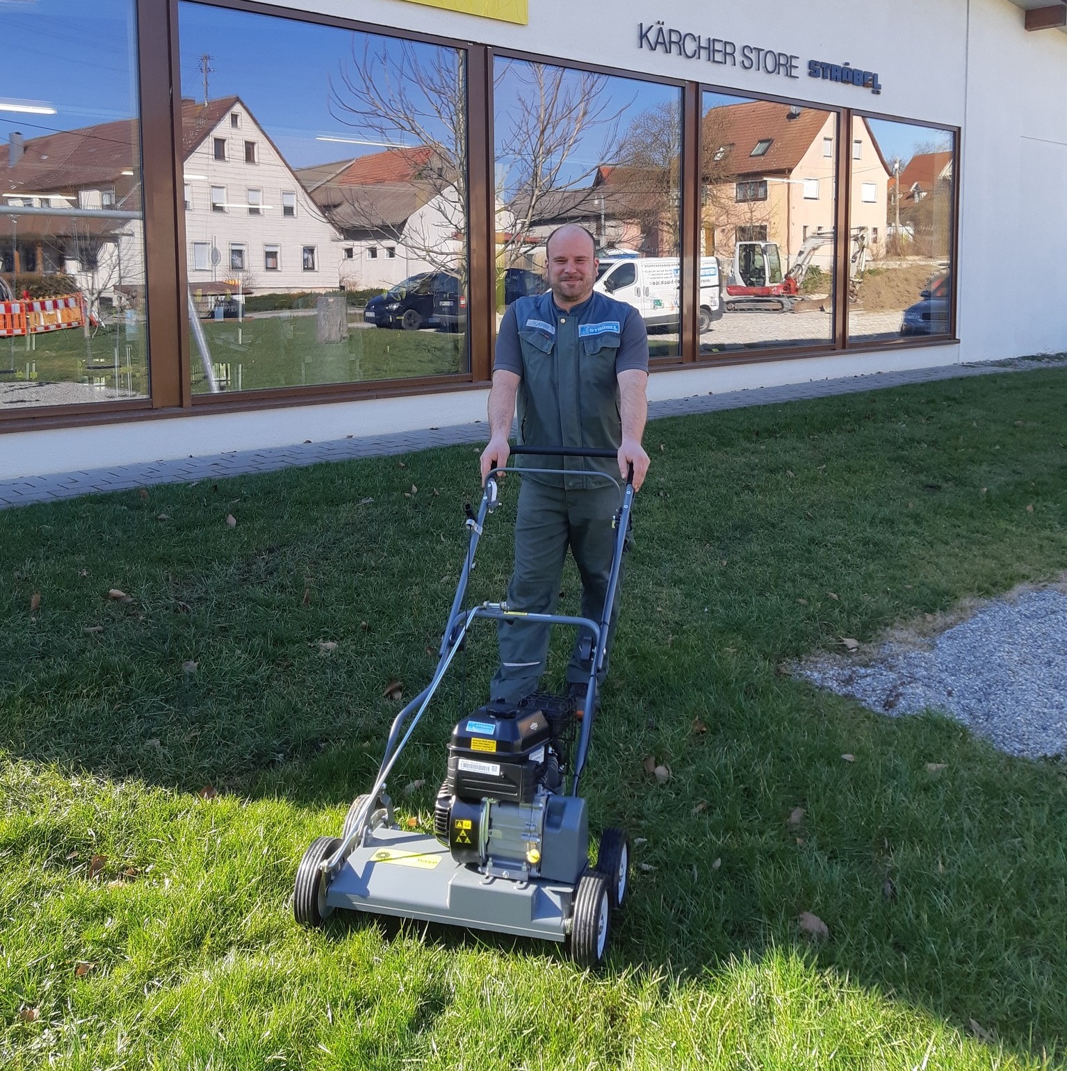 Klaus Naser, Spezialist für Motorsägen, Kleinmotoren und Rasenmäher bei Ströbel Buch.